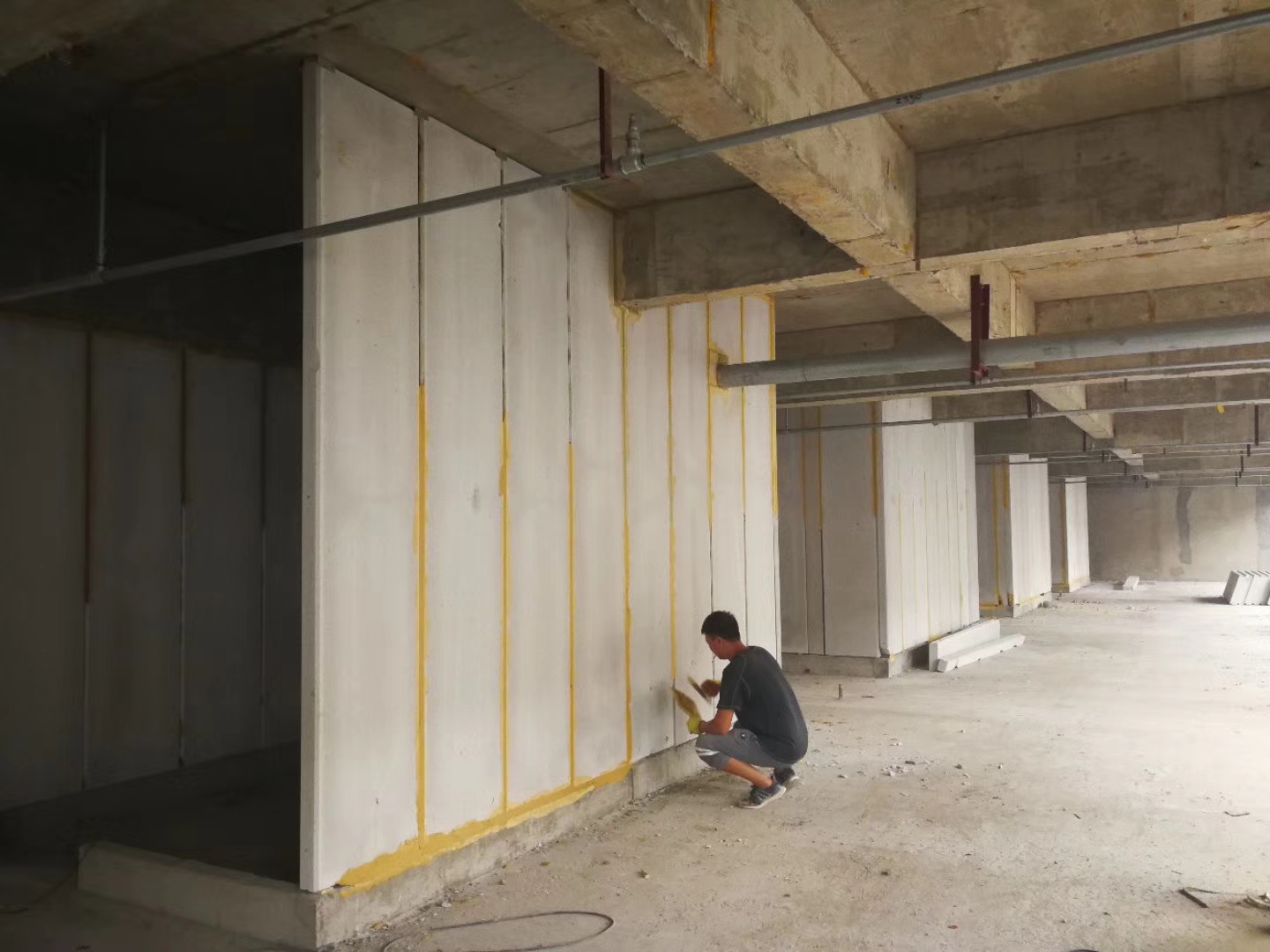 鹤壁无机发泡轻骨料混凝土隔墙板施工技术性能研究